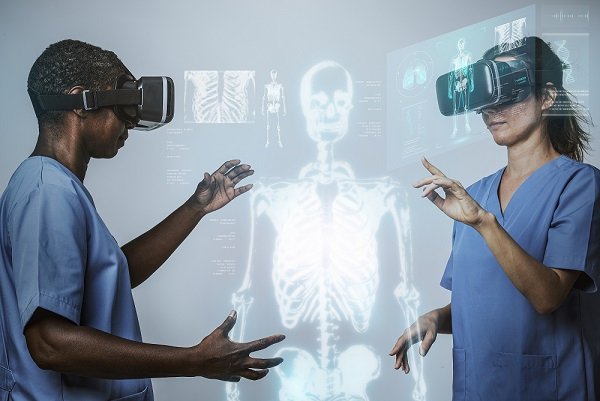 Peran Teknologi VR & AR dalam Pendidikan Modern: Lebih Interaktif dan Imersif